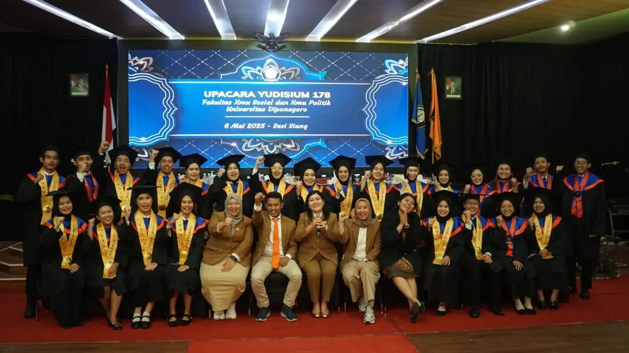 Yudisium dan Wisuda ke-178 Departemen HI FISIP UNDIP Melepas 24 Lulusan Sarjana (Bahasa Indonesia)178th Yudisium and Graduation
